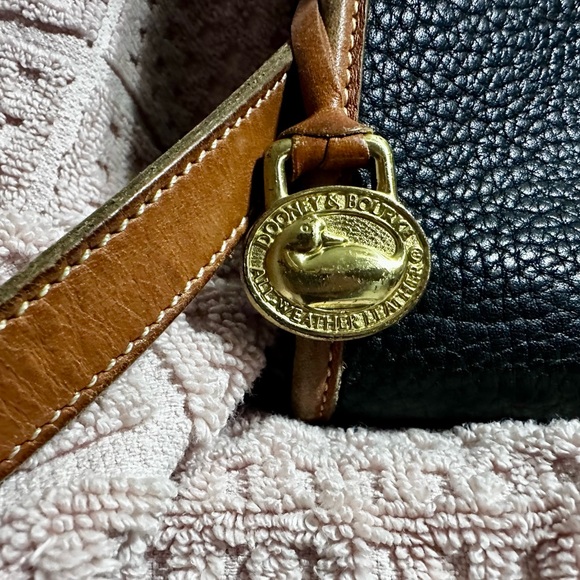 Vintage Dooney & Bourke Black and Brown All-Weather Leather Crossbody Bag πΌππΌπ - Picture 5 of 13